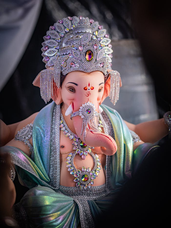 about-02 A detailed close-up of a beautifully adorned Lord Ganesha statue, showcasing fine craftsmanship.